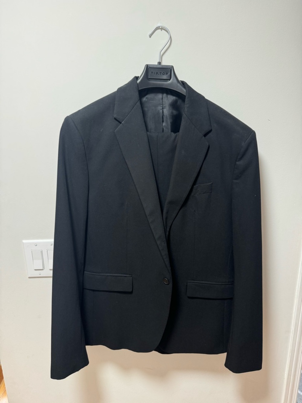 Men’s Black Suit 44R – Zara — Slim Fit (Classic Formal)